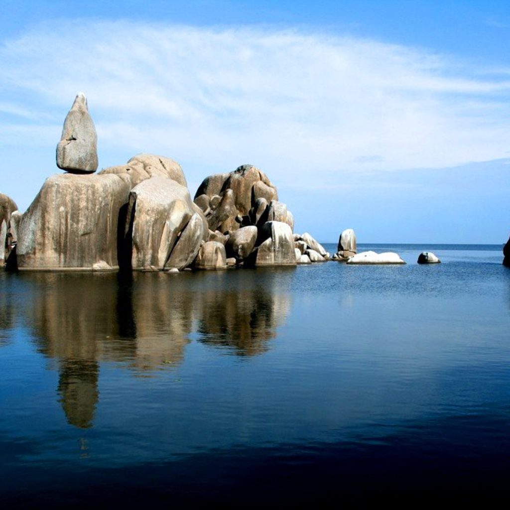 Lake_Victoria_-_Bismark_Rocks